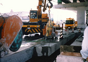道路カッター工事 既設床版切断状況の写真
