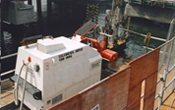 水中ワイヤーソー切断 日本最大級ワイヤーソーマシンの写真